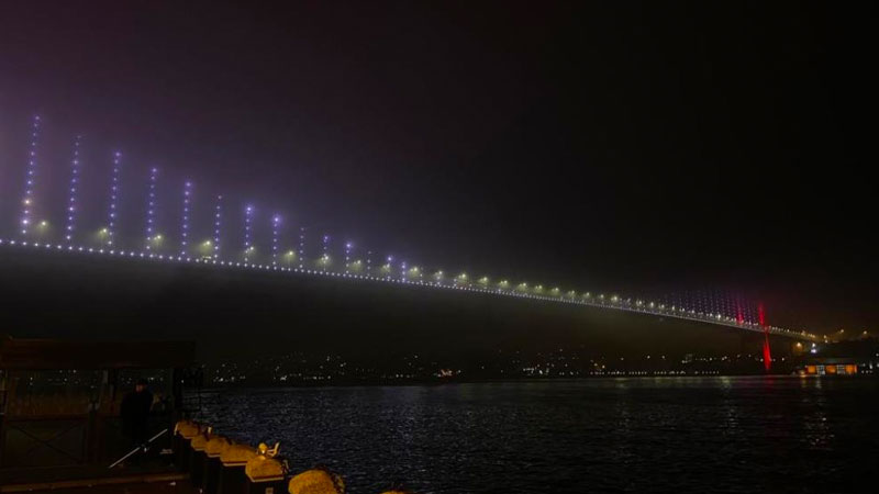  15 Temmuz Şehitler köprüsü neredeyse görünmez hale gelirken araç trafiğinde ise görüş mesafesi düştü.
