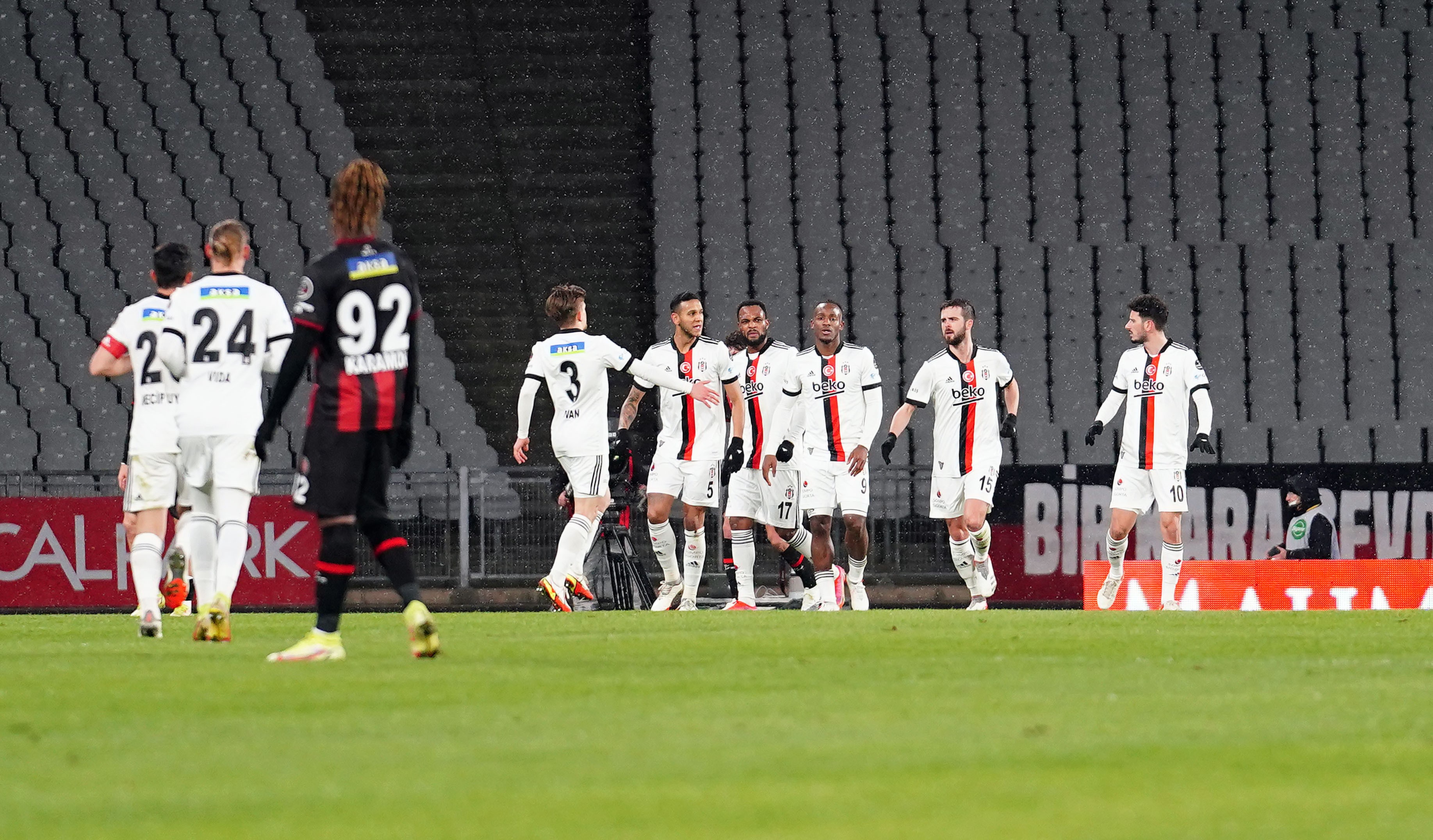 Fatih Karagümrük-Beşiktaş maçından kareler