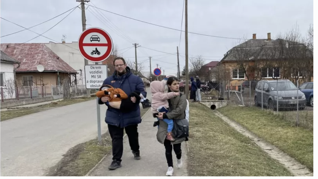 Ukrayna'nın işgali: Kendi başlarına kalan çocuklar, geride bırakılan ebeveynler