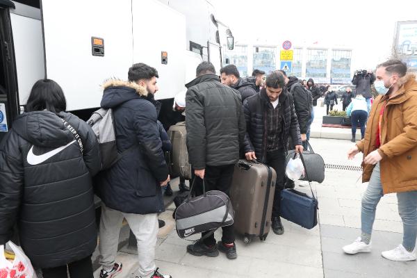 Ukrayna'dan gelen birinci kafile İstanbul'a ulaştı