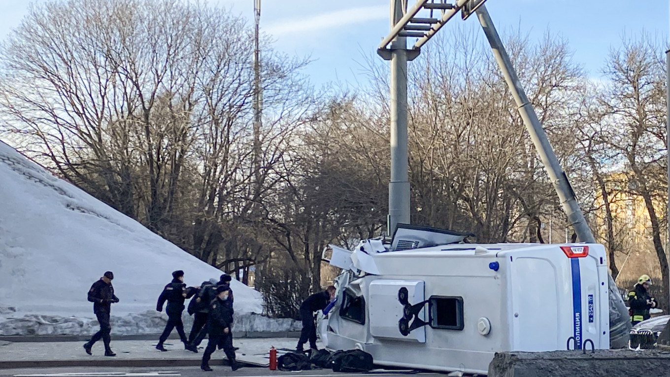 Rusya'da pazar günü 4 bin 600'den fazla işgal tersi protestocu gözaltına alındı