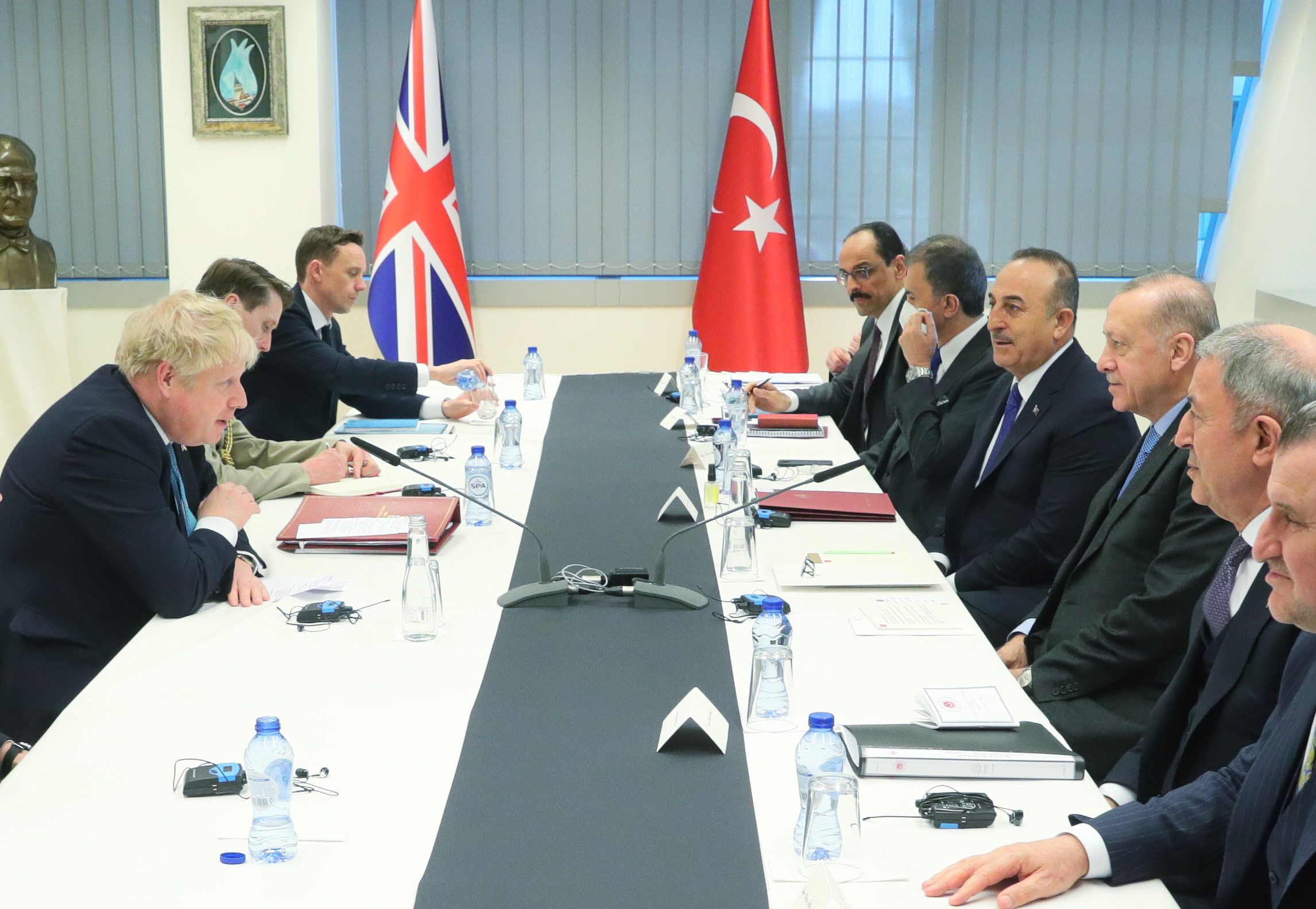 Cumhurbaşkanı Erdoğan, İngiltere Başbakanı Johnson ile bir ortaya geldi