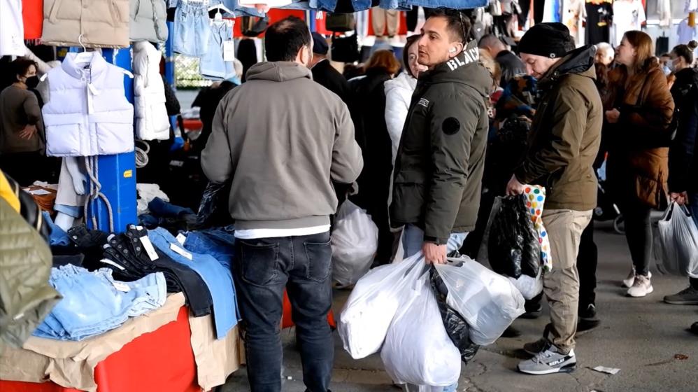 Bulgar ve Yunan turistlerin akın ettiği Edirne'de alışveriş izdihamı; "Her şeyi buradan alıyoruz, çok daha ucuz"