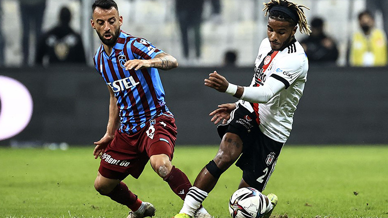 Süper Lig'de dev maç; Trabzonspor, Beşiktaş'ı konuk ediyor