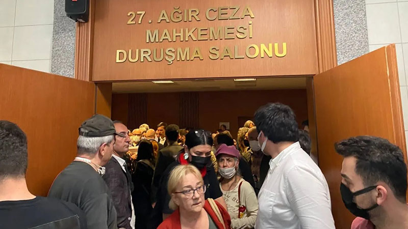  Oyuncu, şarkıcı ve yazarlar, Osman Kavala ve hakkında tutuklama kararı çıkanlar için sessiz kalmadı