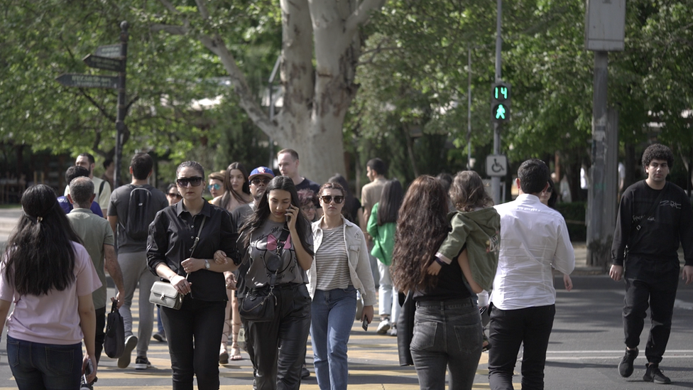 Ermenistan, nüfusun yoğun olmadığı bir ülke. Tüm ülkenin toplam nüfusu yaklaşık 3 milyon. Erivan’da ise 1 milyona yakın kişi yaşıyor.