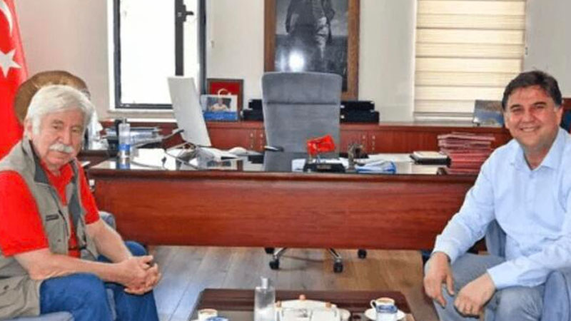 Başkan Karaca, birlikte çekilen fotoğrafı da sosyal medyadan paylaştı.