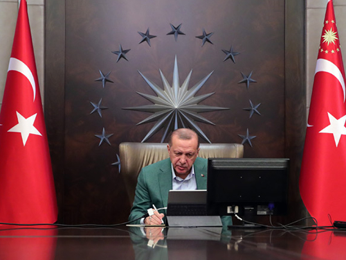 "Erdoğan'ın Cumhurbaşkanlığı görevini yapış tarzını onaylıyor musunuz?" diye soruldu. 