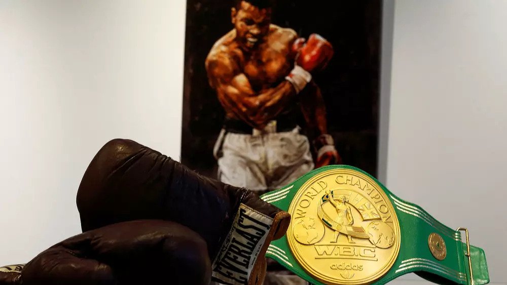 Muhammed Ali'nin şampiyonluk kemeri 6.18 milyon dolara satıldı