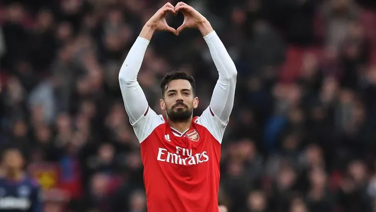 Bonservisi İngiltere Premier Ligi ekibi Arsenal'de olan Pablo Mari, geçen sezonu İtalya'da Udinese formasıyla geçirdi. Mari Jorge Jesus'un istediği oyuncular arasında 1 numarada yer alıyor. İspanyol stoperin kulübüyle sözleşmesi 2024 yılında bitiyor. 28 yaşındaki oyuncunun şu anki şartlarda Arsenal'de kadroya girmesi zor gözüküyor. Piyasa değeri 5 milyon Euro civarında olan Mari'yi Arsenal'in, maaşını karşılama şartıyla bedelsiz kiralayabileceği gelen haberler arasında yer alıyor.