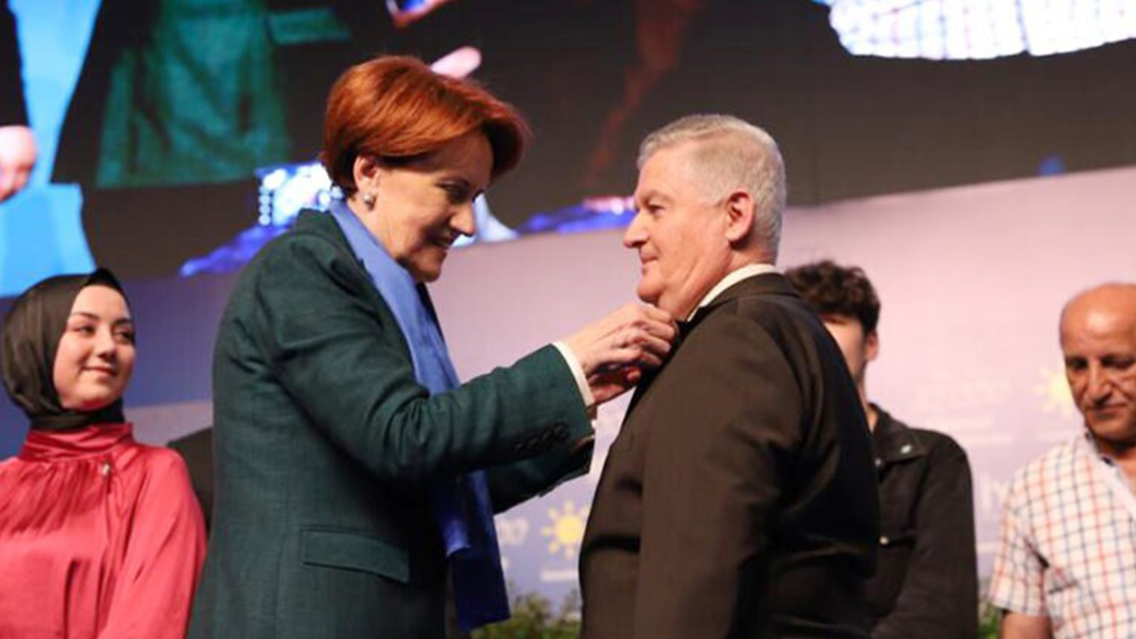 İyi Parti’den FETÖ’yle mücadelede yol haritası: Ahmet Zeki Üçok, Akşener’in isteği üzerine sunum yaptı