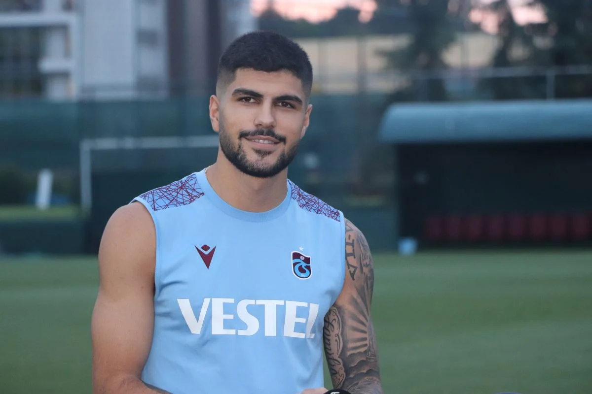 Trabzonspor, Trezeguet'nin yanı sıra Kasımpaşa'dan milli futbolcu Evren Eren Elmalı'yı 3,6 milyon avro karşılığında kadrosu kattı.