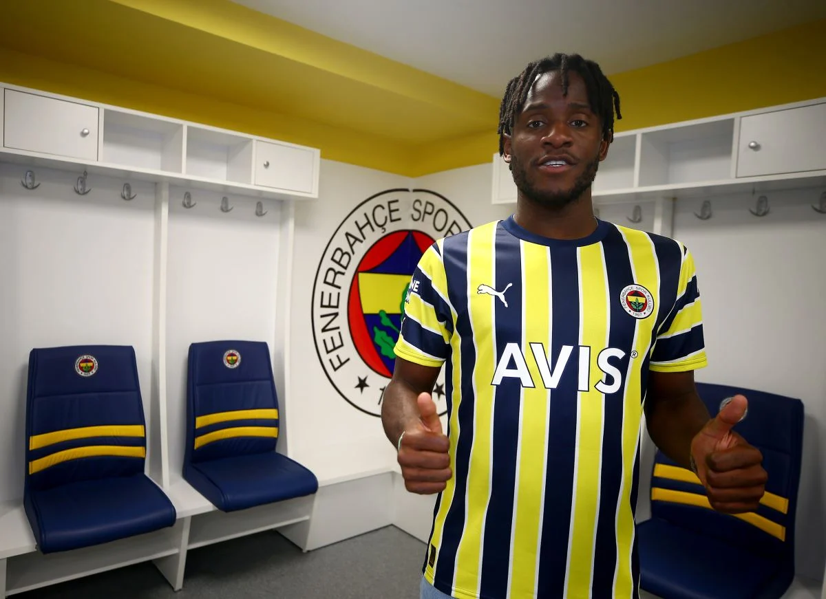 Birinci transfer ve tescil döneminde Fenerbahçe, Michy Batshuayi için 3,5 milyon avro çdeyecek. 