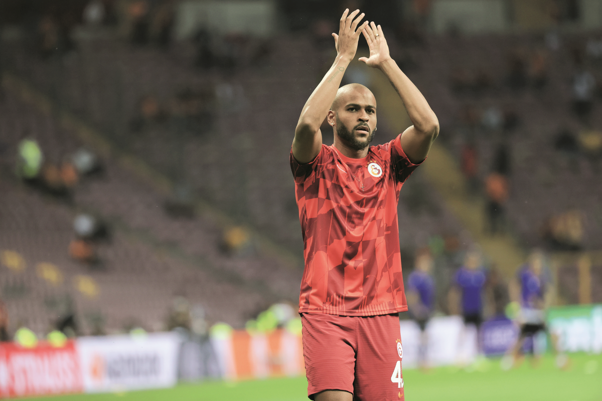 Galatasaray, İspanya temsilcisi Sevilla'ya transfer olan Brezilyalı oyuncu Marcao'dan 12 milyon avro, Trabzonspor ise Hollanda ekibi Ajax'ın yolunu tutan genç futbolcu Ahmetcan Kaplan'ın transferinden 9,5 milyon avroyu kasasına koydu.