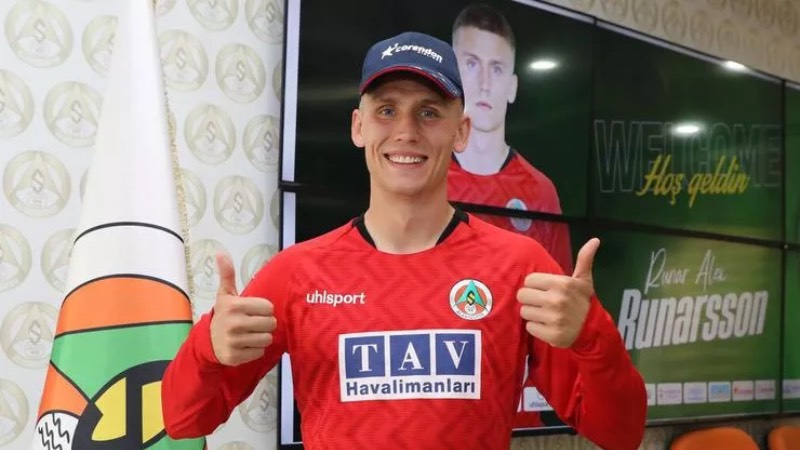Alanyaspor  Gelenler: Yunus Bahadır (PSV Eindhoven), Jure Balkovec (Fatih Karagümrük), Cem Çelik (Menemenspor), Idrissa Doumbia (Sporting-kiralık), Zinedine Ferhat (Nimes), Arnauld Lusamba (Amiens), Pedro Pereira (Monza-kiralık), Runar Alex Runarsson (Arsenal-kiralık), Oussama Targhalline (Olimpik Marsilya-kiralık), Mert Yusuf Torlak (Greuther Fürth), Ivan Cavaleiro (Fulham-kiralık), Ahmed Hassan (Olympiakos-Kiralık), Khadim Rassoul (Eyüpspor-Kiralık) 