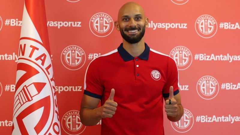 Antalyaspor  Gelenler: Soner Aydoğdu (Göztepe-serbest), Alperen Uysal (İstanbulspor-serbest), Cemali Sertel (Başakşehir-kiralık), Sam Larsson (DL Pro), Ömer Toprak (Werder Bremen), Luyindama (Galatasaray-kiralık), Shoya Nakajima (Porto) 
