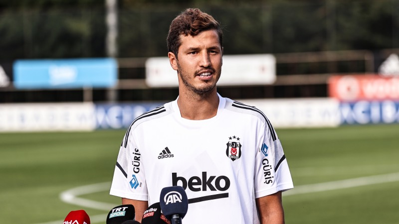 Gidenler: Enzo Crivelli (Servette), Emre Çolak (Göztepe), Cemali Sertel (Antalyaspor-Kiralık), Ahmed Kutucu (Sandhausen-Kiralık), Ravil Tagir (Westerlo-Kiralık), Emre Kaplan (Adanaspor-Kiralık), Tolga Ciğerci (MKE Ankaragücü), Emir Şenocak (Bandırmaspor), Pizzi (Benfica-Kiralıktan döndü), Trezeguet (Aston Villa-Kiralıktan döndü), Salih Uçan (Beşiktaş-Kiralıktan döndü), Ahmet Said Kıvanç (Adanaspor), Atabey Çiçek (Bandırmaspor-Kiralık), Carlos Ponck (GD Chavez), Fredrik Gulbrandsen (Kulüpsüz), Nacer Chadli (Westerlo-Kiralık) 