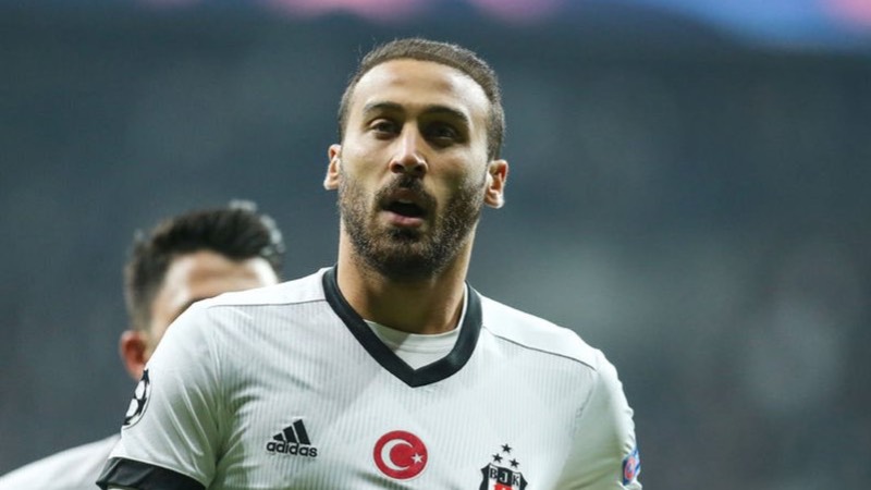 Beşiktaş  Gelenler: Gedson Fernandes (Benfica), Jackson Muleka (Standard Liege), Emrecan Uzunhan (İstanbulspor), Kerem Atakan Kesgin (Demir Grup Sivasspor), Romain Saiss (Wolverhampton-bedelsiz), Cenk Tosun (Everton-bedelsiz), Dele Alli (Everton-kiralık), Wout Weghorst (Burnley-kiralık), Arthur Masuaku (West Ham United-kiralık), Nathan Redmond (Southampton), Tayfur Bingöl (Alanyaspor-kiralık), Tayyip Talha Sanuç (Adana Demirspor) 