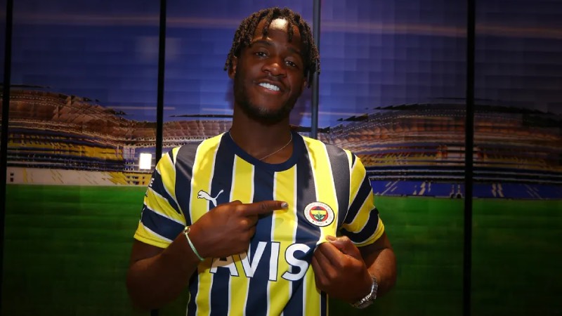Fenerbahçe  Gelenler: Luan Peres (Olimpik Marsilya), Joao Pedro (Cagliari), Michy Batshuayi (Chelsea), Lincoln Henrique (Santa Clara), Willian Arao (Flamengo), Emre Mor (Fatih Karagümrük), Gustavo Henrique (Flamengo-kiralık), İrfan Can Eğribayat (Göztepe-Kiralık), Joshua King (Watford-Serbest), Ezgjan Alioski (El-Ahli-kiralık), Bruma (PSV-kiralık), Tiago Çukur (Watford)
