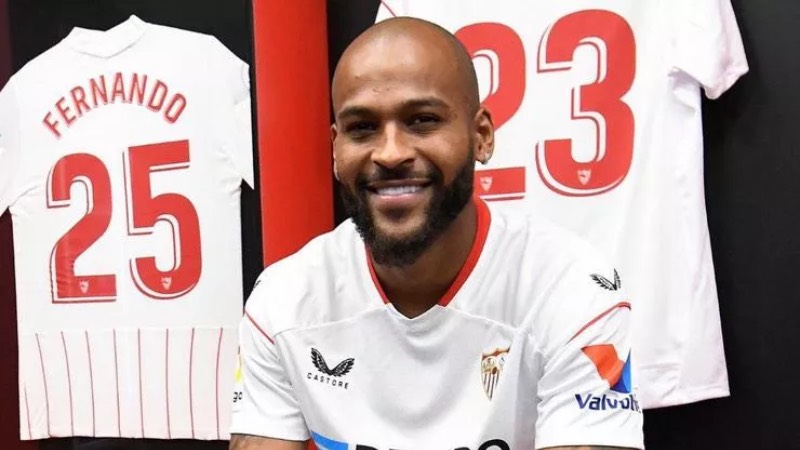 Gidenler: Marcao (Sevilla), Mustafa Muhammed (Nantes-Kiralık), Mbaye Diagne (Fatih Karagümrük), Emre Kılınç, Taylan Antalyalı (MKE Ankaragücü-Kiralık), Aytaç Kara (Kasımpaşa), Alpaslan Öztürk (Eyüpspor-Kiralık), Ryan Babel, Jesse Sekidika (Eyüpspor), Alexandru Cicaldau (Kalba Union-Kiralık), Olimpiu Morutan (Pisa-Kiralık), Bartuğ Elmaz (Olimpik Marsilya), Ali Yavuz Kol (Adana Demirspor), Erkan Süer (İskenderunspor), Berk Balaban (İskenderunspor-Kiralık), Işık Kaan Arslan, Eren Aydın (Sarıyer-Kiralık), Batuhan Şen (Fatih Karagümrük-Kiralık), Abdussamet Karnuçu (Tarsus İdman Yurdu-Kiralık), Süleyman Luş (Tuzlaspor-Kiralık),Inaki Pena (Barcelona-Kiralıktan döndü), Halil Dervişoğlu (Brentford-Kiralıktan döndü), Eric Pulgar (Fiorentina-Kiralıktan döndü), Luyindama (Antalyaspor-kiralık), Ömer Bayram (Eyüpspor), Oğulcan Çağlayan (Giresunspor-kiralık), Atalay Babacan (Sarıyer-kiralık), Emre Akbaba (Adana Demirspor), Fatih Öztürk (Serbest), Arda Turan (Serbest), Semih Kaya (Kariyer sonu), Feghouli (Serbest), Omar Elabdellaoui (Serbest) 