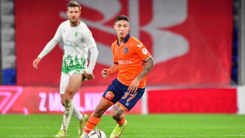 Gidenler: Adama Traore (Sözleşme sonu), Mame Diouf (Sözleşme sonu) Mahmoud Kahraba (El Ahli-kiralıktan döndü), Munir Mohamedi (Sözleşme sonu), Issac Sackey (Ümraniyespor), Yassine Benzia (Dijon-kiralıktan döndü), Burak Çamoğlu, Emre Kaplan (Medipol Başakşehir-kiralıktan döndü), Fatih Kurucuk (Bandırmaspor) 