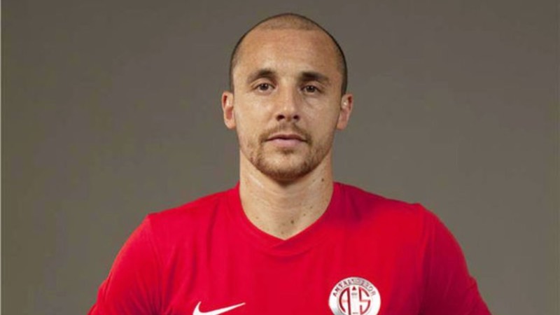 Gidenler: Aatıf Chahechouhe (Sözleşme sonu), Akın Alkan (Sözleşme fesih), Cem Ekinci (Kocaelispor), Erdem Özgenç (Pendikspor), Erdi Dikmen (Altınordu), Hasan Hüseyin Acar (Altınordu), Hermenegildo Da Paulo Bartolomeu (Ümraniyespor), İshak Çakmak (Iğdır FK), Kwabena Owusu (Karabağ-Kiralıktan döndü), Nadir Çiftçi (Sözleşme sonu), Tiago Miguel Baia Pinto (Kariyerini noktaladı), Yusuf Abdioğlu (Yılport Samsunspor), Mehmet Murat Uçar (Eyüpspor), Mervan Yiğit (Ankara Demirspor-kiralık) 