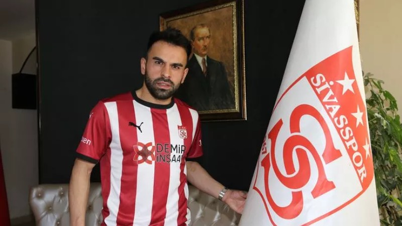 Sivasspor  Gelenler: Murat Paluli (Göztepe), Robin Yalçın (Paderborn), Clinton N'Jie (Dinamo Moskova), Dia Saba (El-Nasr), Charilaos Charisis (Atromitos), Keita (KVC Westerlo), Karol Angielski (Radomiak Radom), Ahmed Musa (VavaCars Fatih Karagümrük) 