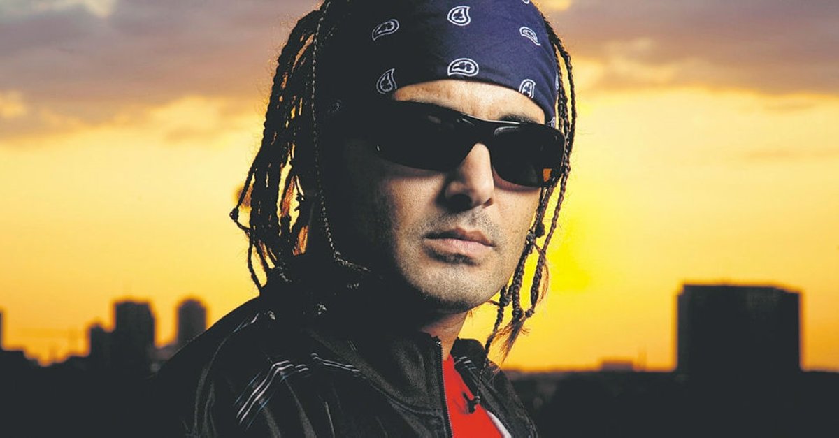 Mart ayında hastaneye kaldırıldıktan sonra günlerce yoğun bakımda yaşam mücadelesi veren rapçi, zorlu süreç sonrasında ilk kez açıklama yaptı. Sosyal medya hesabından paylaşımda bulunan Killa Hakan, 