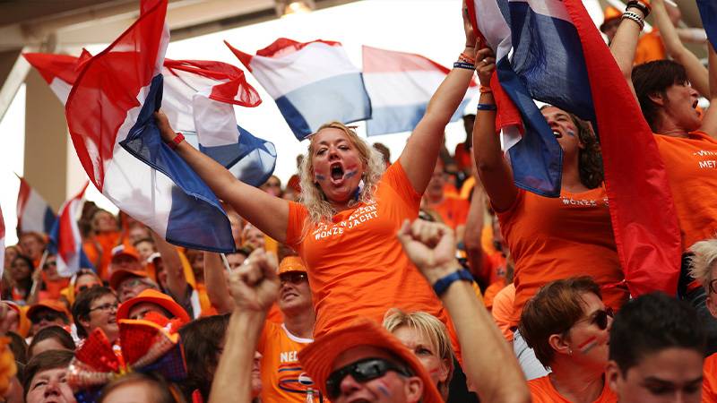 Hollanda’da yapılan bir araştırmaya göre ‘her 10 futbolcudan biri kendi liglerindeki maçlara bahis oynuyor'