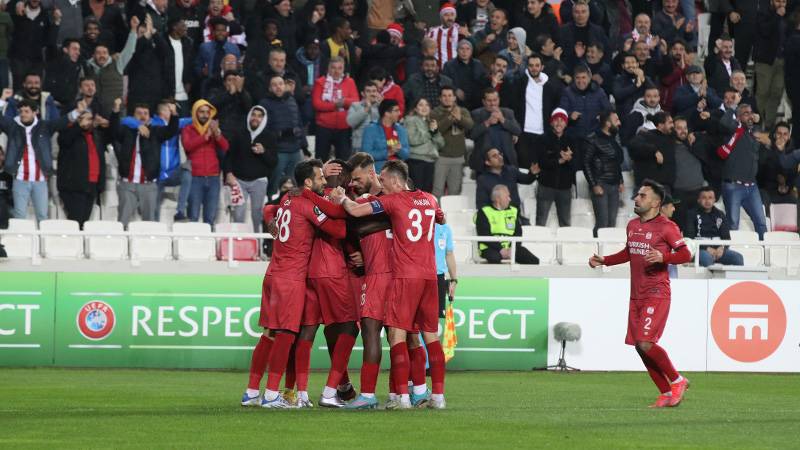 Sivasspor, UEFA Konferans Ligi'nde gruptan çıkmayı garantiledi