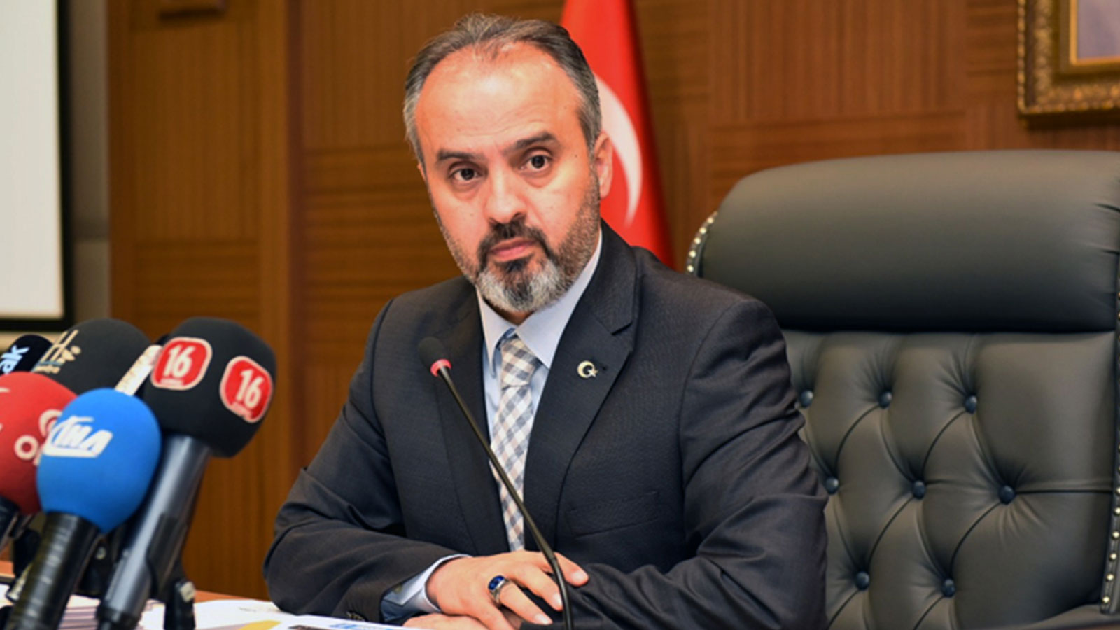 Bursa Büyükşehir Belediye Başkanı Alinur Aktaş, 55.5 ile beşinci sırada yer aldı.