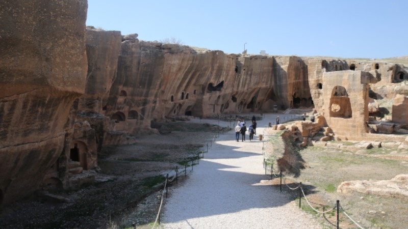 Antik Dara Ekoturizm Alanı (Mardin)   Kaya içine oyulan yapılardan oluşan ve 6’cı yüzyılda yapılan Dara Antik Kenti’ni de içine alan ekoturizm alanında toplam 13 kilometrelik yürüyüş güzergahı var. Yerli ve yabancı turistlerin yoğun ilgi gösterdiği ekoturizm alanında fotoğrafçılık, doğa turizmi, doğa sporları, bilimsel tur ve spor etkinlikleri yapılabiliyor.