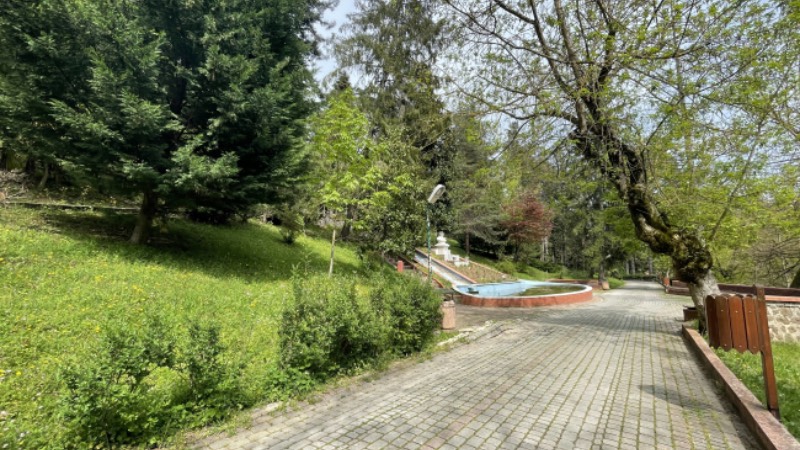 Termal Ekoturizm Alanı (Yalova)   Yalova’da yer alan Termal Ekoturizm Alanı’nda 6,4 kilometre uzunluğunda bir parkur bulunuyor. Zengin bir bitki örtüsüne sahip olan ekoturizm alanında yürüyüş, doğa sporları ve dağ bisikleti gibi aktiviteler yapılıyor.