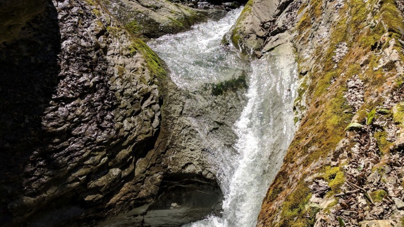 Gökçebey Süzek Kanyonu Ekoturizm Alanı (Zonguldak)   Zonguldak’ta bulunan Gökçebey Süzek Kanyonu Ekoturizm Alanı, bozulmamış doğal yapısıyla dikkat çekiyor. Kanyon içinde irili ufaklı şelaleleri de bulunan ekoturizm alanı özellikle macera sevenler için ideal bir seçenek. Ziyaretçiler fotoğrafçılık, doğa turizmi, spor etkinlikleri ve doğa sporları gibi aktivitelerde bulunabiliyor.