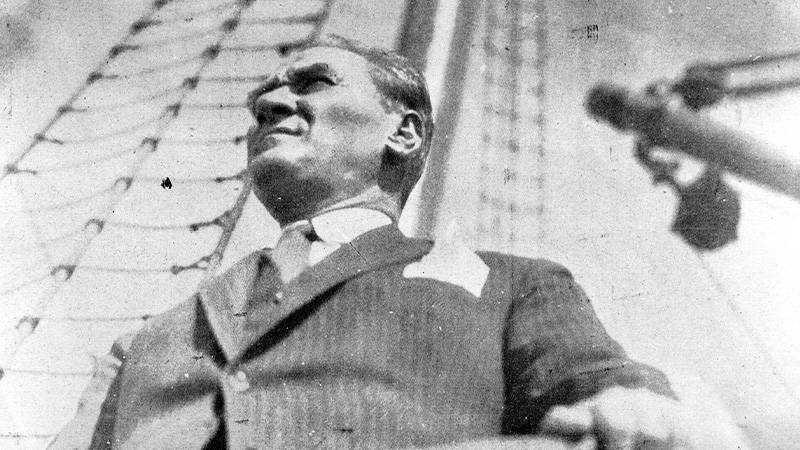 Türkiye, ebediyete bedenen intikalinin 84. yılında Cumhuriyet'in kurucusu Atatürk'ü anıyor