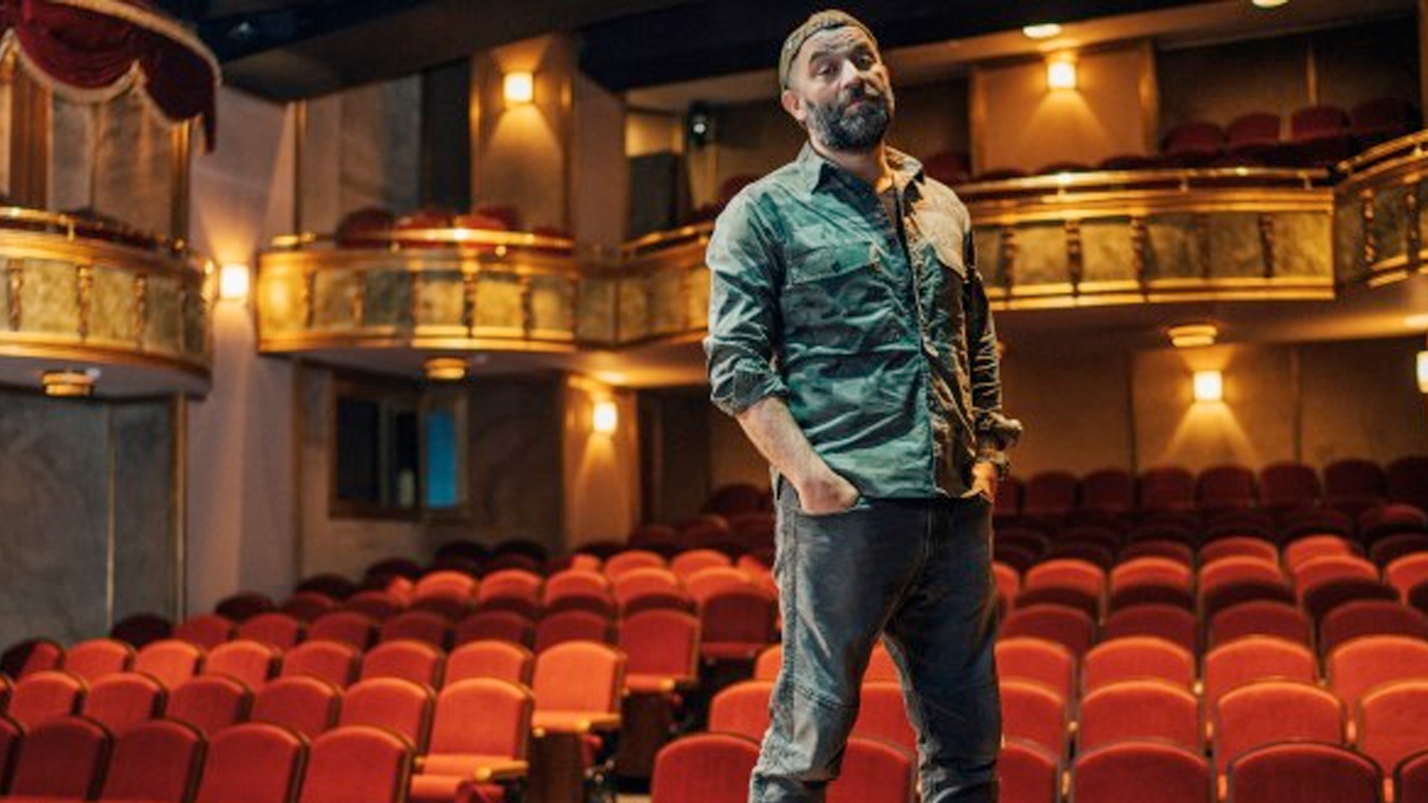 Tiyatroya biraz daha özen göstermek istediğini belirten oyuncu, şu ifadeleri kullandı:  "17 sene boyunca hiçbir kış filmim yok mesela. Yazları sinema filmi çeken, kışları dizide oynayan bir insan haline gelmiştim. Ama şimdi daha başka projelerin içerisinde olmak için başka bir fırsat oldu benim için."