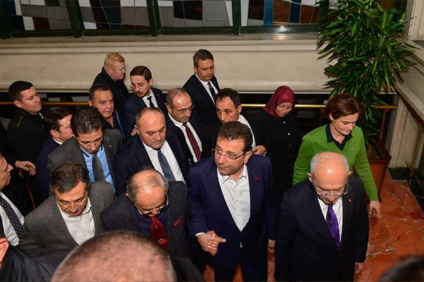 CHP lideri Kılıçdaroğlu''nu karşılayanların arasında Eskişehir Büyükşehir Belediye Başkanı Yılmaz Büyükerşen de vardı
