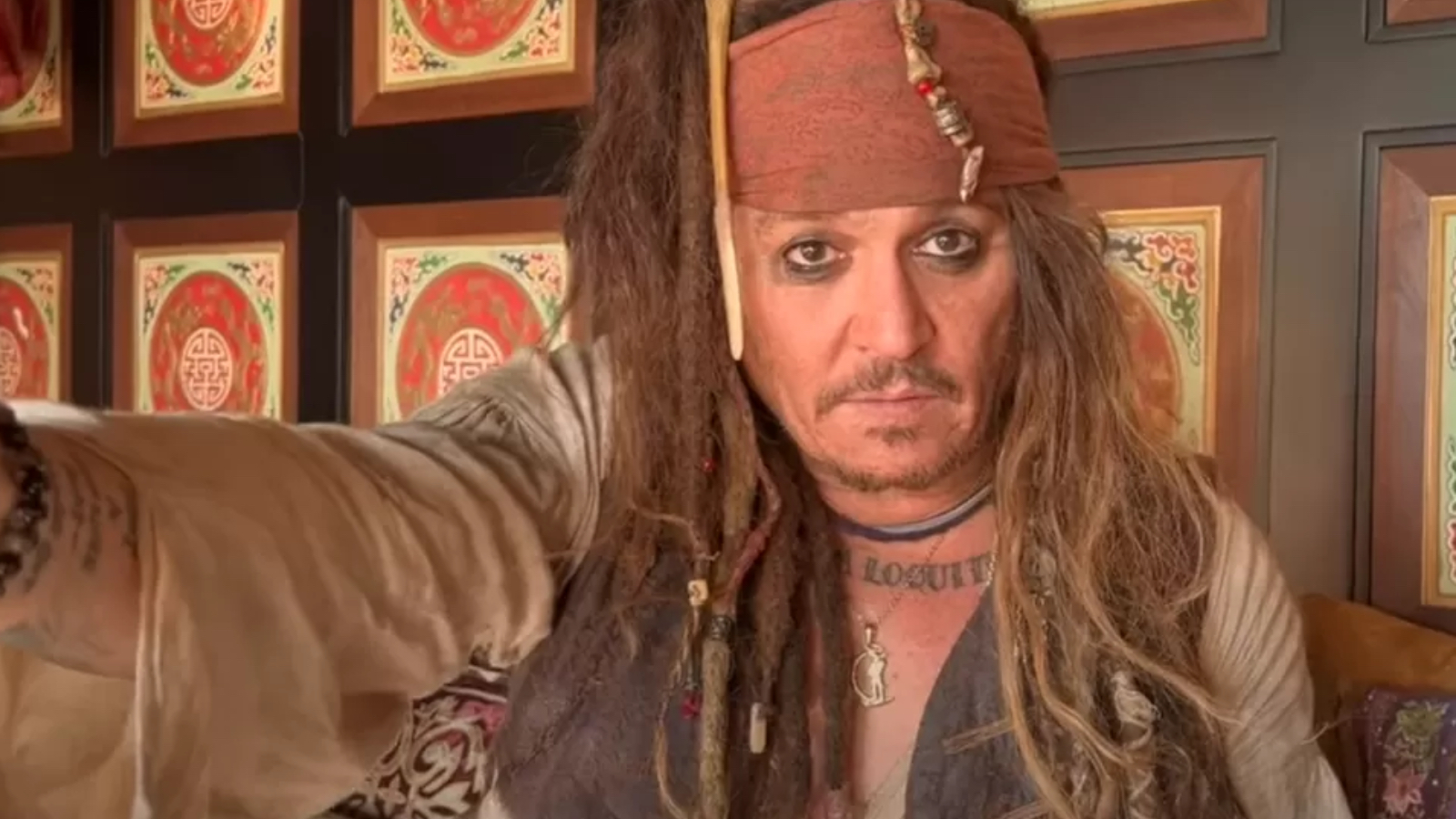 Johnny Depp 11 Yaşındaki Hasta çocuğun Son Dileği Için Jack Sparrow Oldu 9505