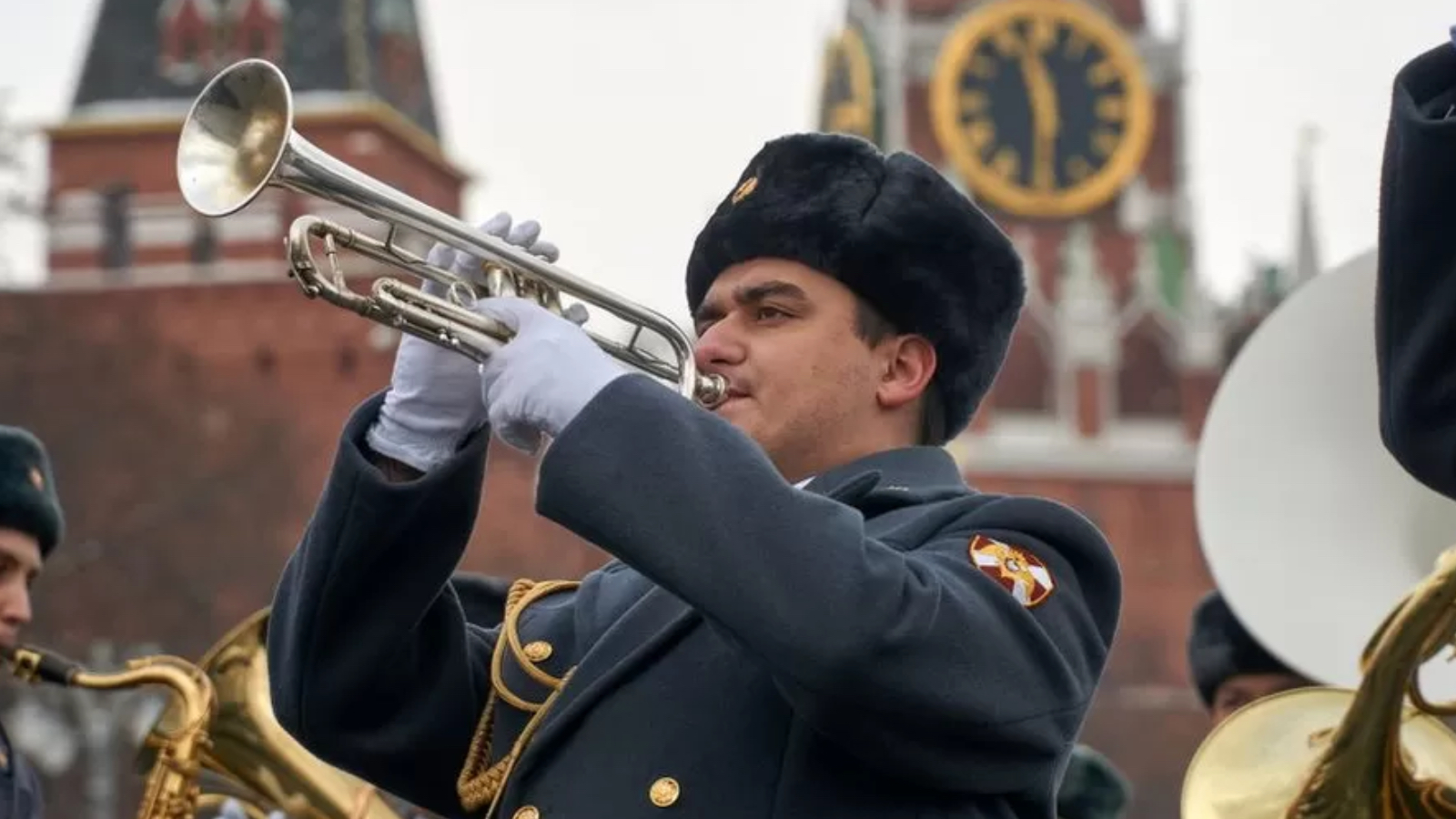 Rusya, Ukrayna'daki birliklerine moral için müzisyenler gönderecek