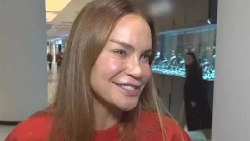 Önceki gün Akmerkez’de objektiflere yansıyan Ebru Şallı, muhabirlere, “Beni hep makyajsız yakalıyorsunuz. Sonra ‘Ebru yüzüne ne yapmış?’ diyorlar” sözleriyle sitem etti.