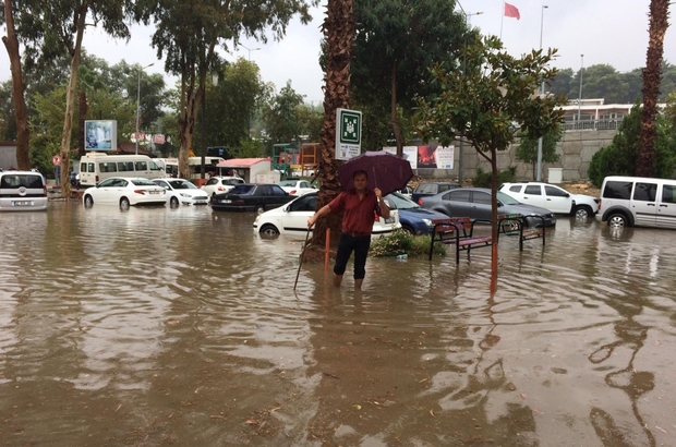 Antalya’daysa yağmur Pazartesi gününe kadar devam edecek hala aralıklı sağanaklar var. Çalışkan, ''Antalya çok iyi yağış aldı. İki günde yer yer 300 kilograma yakın yağış düştü'' bilgisini de verdi.