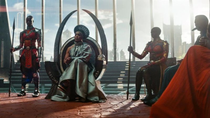 En iyi kadın yardımcı oyuncu: Angela Bassett - Black Panther: Wakanda Forever, Hong Chau - The Whale, Kerry Condon - The Banshees of Inisherin, Jamie Lee Curtis -Everything Everywhere All at Once, Stephanie Hsu - Everything Everywhere All at Once