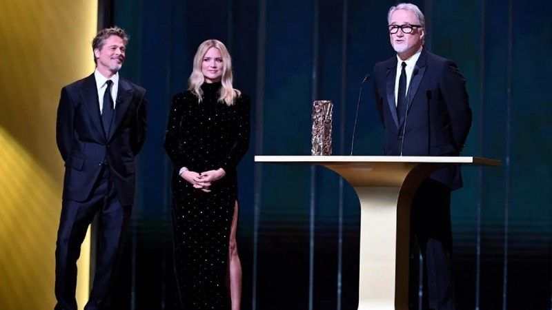 Ünlü ABD'li oyuncu Brad Pitt de ödül törenine katıldı. Yedi ve Dövüş Kulübü filmlerinde beraber çalıştığı yönetmen David Fincher'e onur ödülü veren oyuncu, gecenin sürpriz ismi oldu.