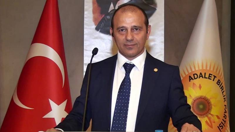 Adalet Birlik Partisi Genel Başkanı İrfan Uzun, cumhurbaşkanı adaylığı başvurusu yaptı