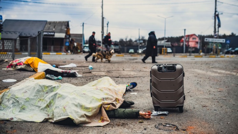 ÖDÜL ALAN KARELER  Yılın Haber Fotoğrafı Ödülü ise Hürriyet Gazetesi’nden Murat Şaka’nın Ukrayna’da çektiği, 2 çocuğu ile kaçarken ve yakınlarına düşen bomba ile hayatını kaybeden annenin fotoğrafına verildi.