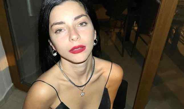 Merve Boluğur’a “Çocuk için üçüncü kez evlenirim” açıklaması hatırlatıldı. Ünlü Oyuncu, anne olmayı çok istediğini söyledi; “Çocuk istiyorum. Anne olmak istiyorum. Yaşım 37 oldu ve artık yaş kemale erdi. Allah’tan hayırlısı. Bu işler kısmet. Olursa olur.”