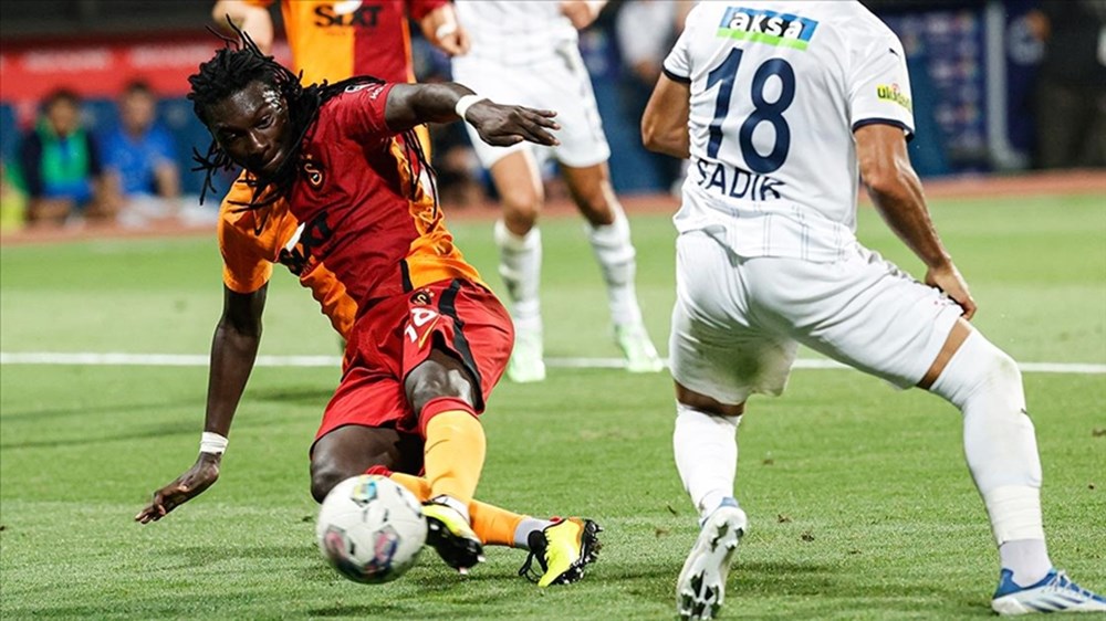 Bunun üzerine Kaptan Muslera ile birlikte Zaniolo, Kerem ve Yunus, mesaja "like" (beğeni) bırakmış ve Gomis’in yanında olduklarını ortaya koymuştu. 