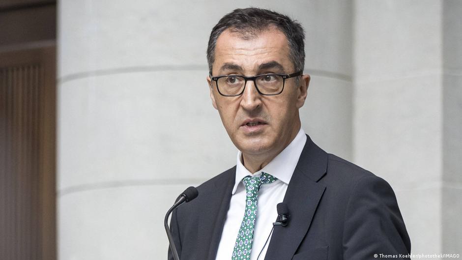 Cem Özdemir: Seçimlerde manipülasyon endişesi yersiz değil