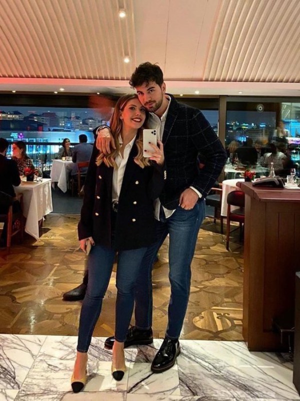 Eda Ece, nişan töreninden kareleri takipçilerinin beğenisine sundu. Ece ve Tuncer çiftine çok sayıda tebrik mesajı geldi. İşte o kareler: