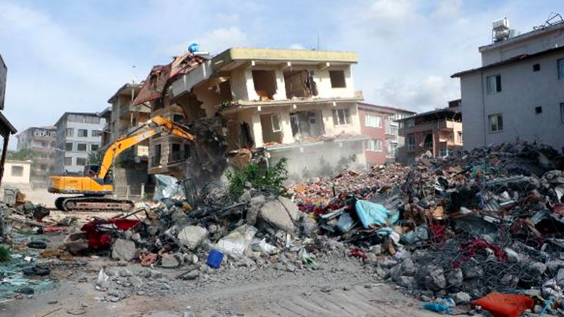 Hacettepe'nin deprem raporu: Beton dayanımı el ile ufalanabilecek kadar düşük!